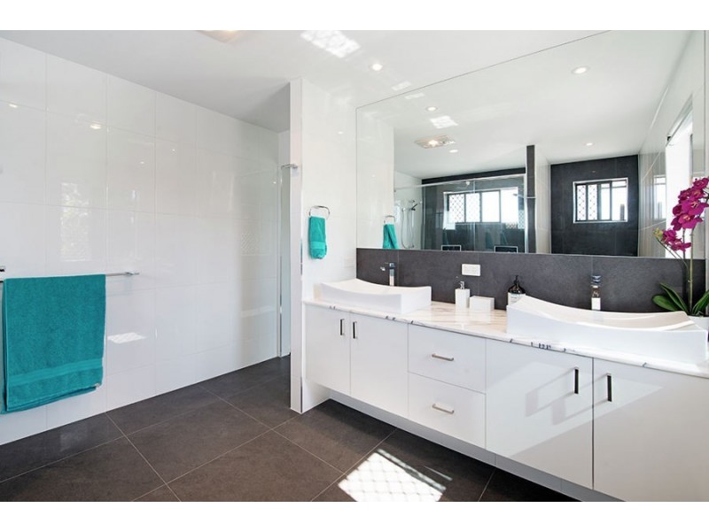 43 Surfers Avenue, Mermaid Waters QLD 4218