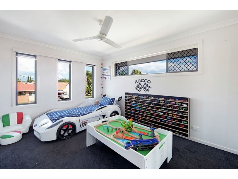 43 Surfers Avenue, Mermaid Waters QLD 4218