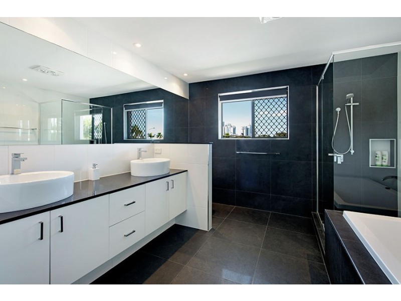 43 Surfers Avenue, Mermaid Waters QLD 4218