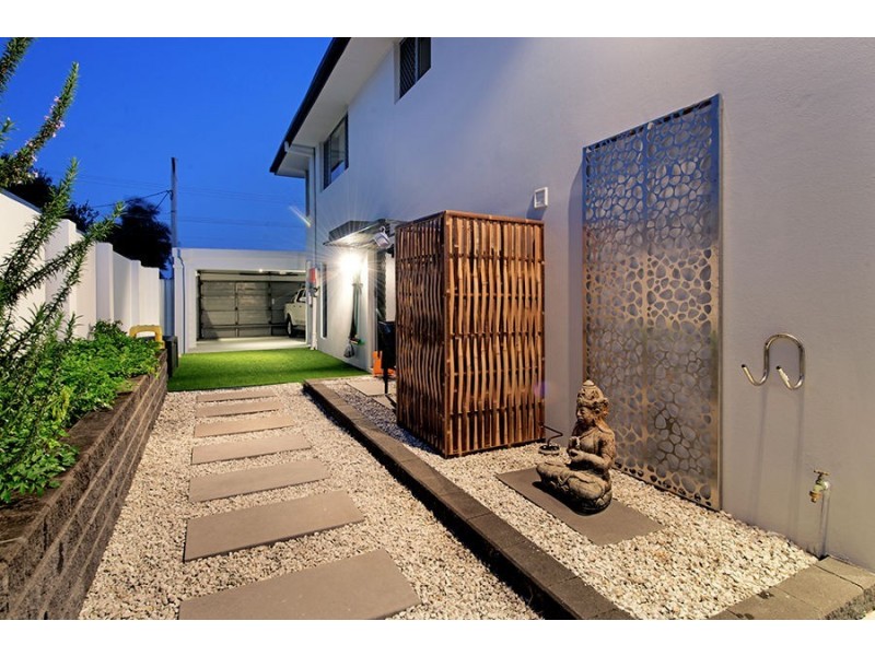 43 Surfers Avenue, Mermaid Waters QLD 4218