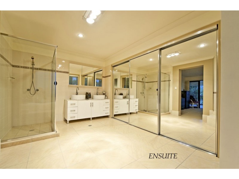 34 Bermuda Street, Broadbeach Waters QLD 4218