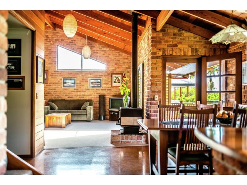 10 Ocean View Crescent, Emerald Beach NSW 2456