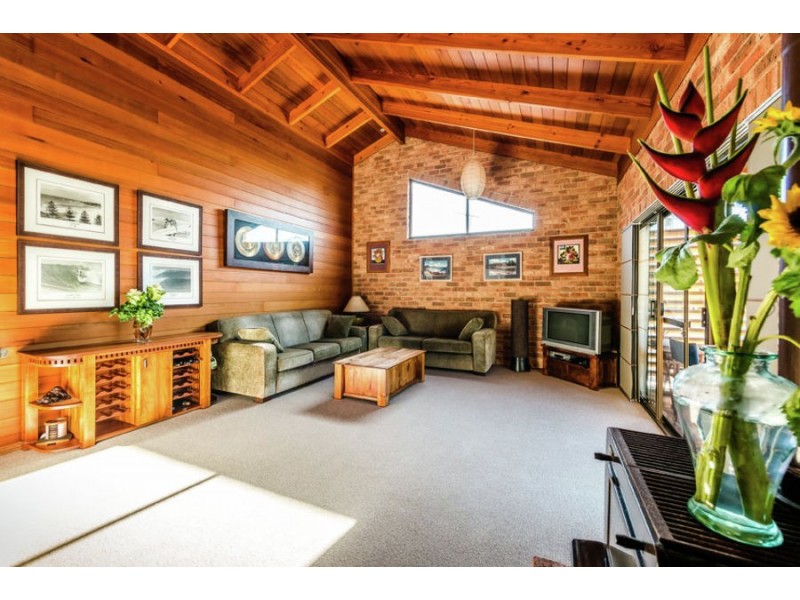 10 Ocean View Crescent, Emerald Beach NSW 2456