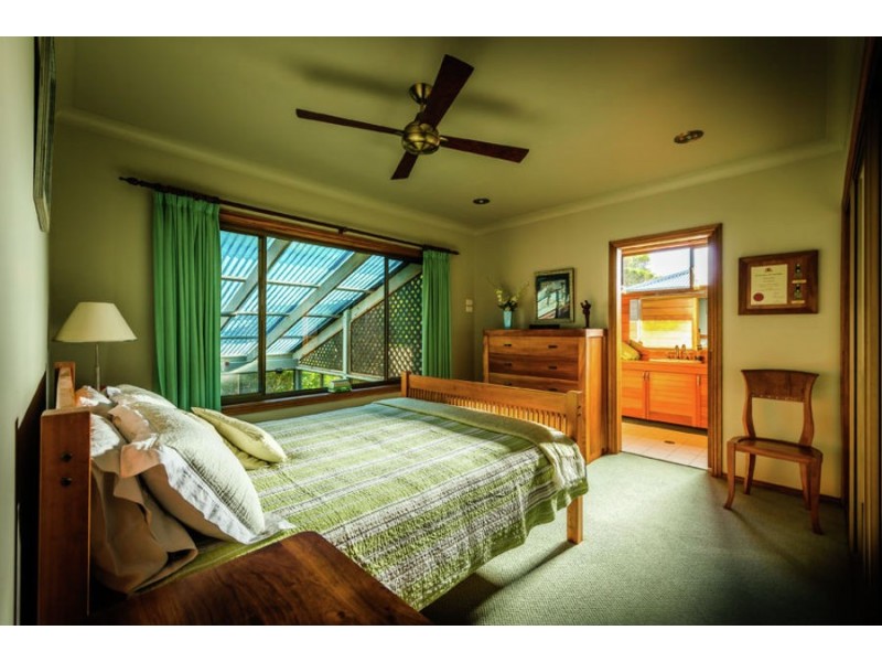 10 Ocean View Crescent, Emerald Beach NSW 2456