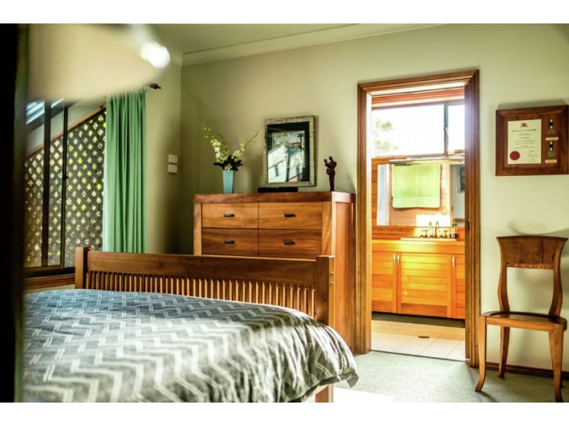 10 Ocean View Crescent, Emerald Beach NSW 2456