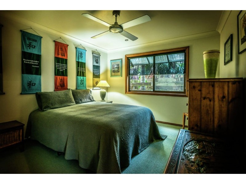 10 Ocean View Crescent, Emerald Beach NSW 2456