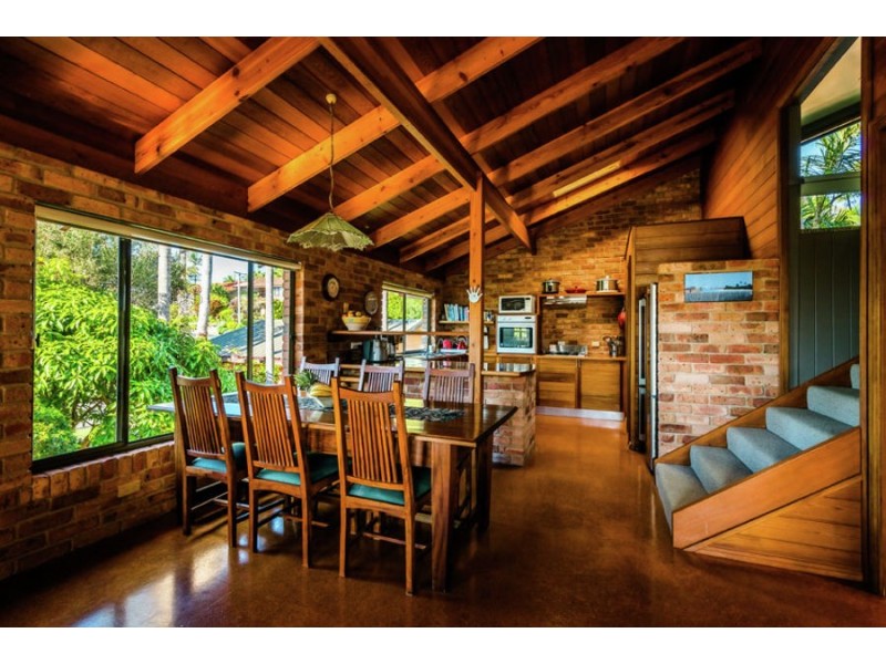 10 Ocean View Crescent, Emerald Beach NSW 2456