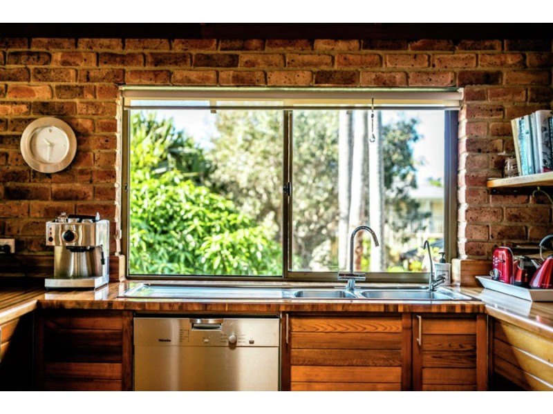 10 Ocean View Crescent, Emerald Beach NSW 2456