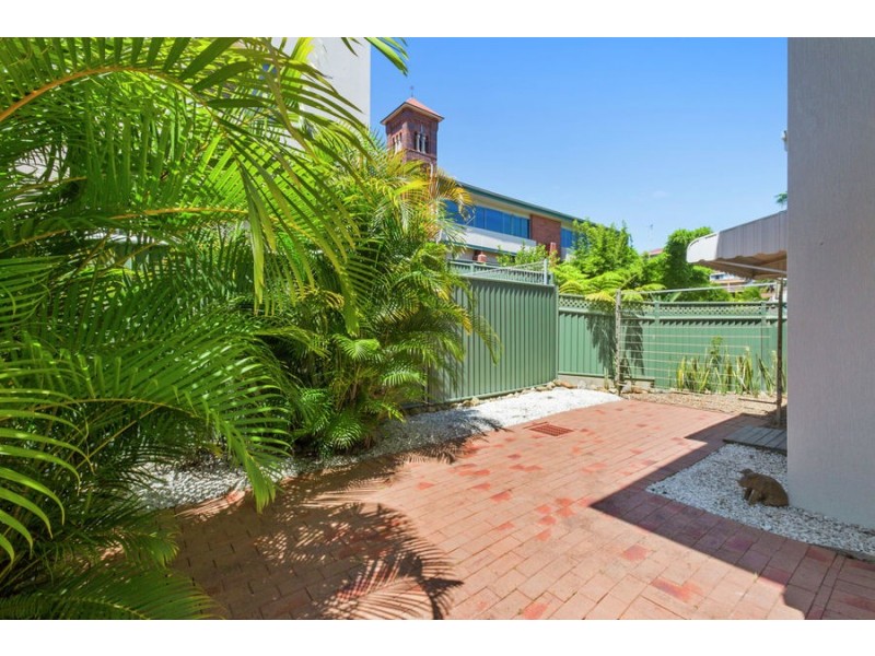 1/54 Mclean St, Coolangatta QLD 4225