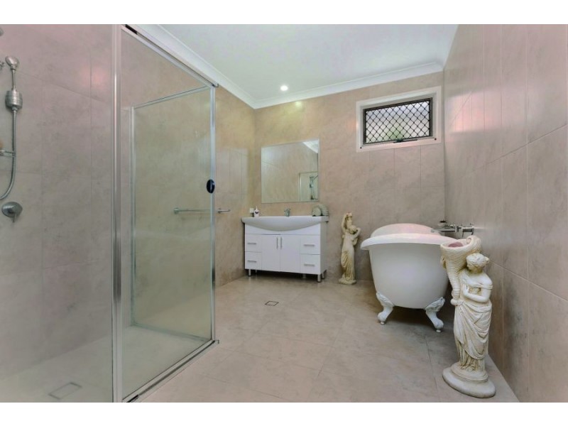 1 Fairmont Crt, Banora Point NSW 2486