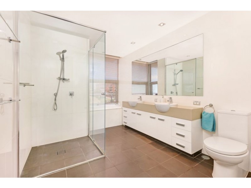 7/11 Eden Avenue, Rainbow Bay QLD 4225