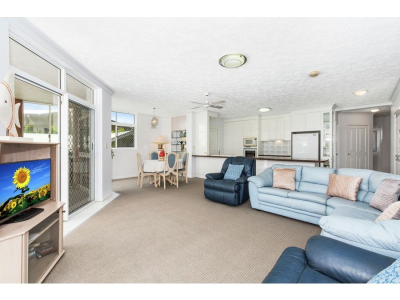 2/39-43 Tweed Street, Coolangatta QLD 4225