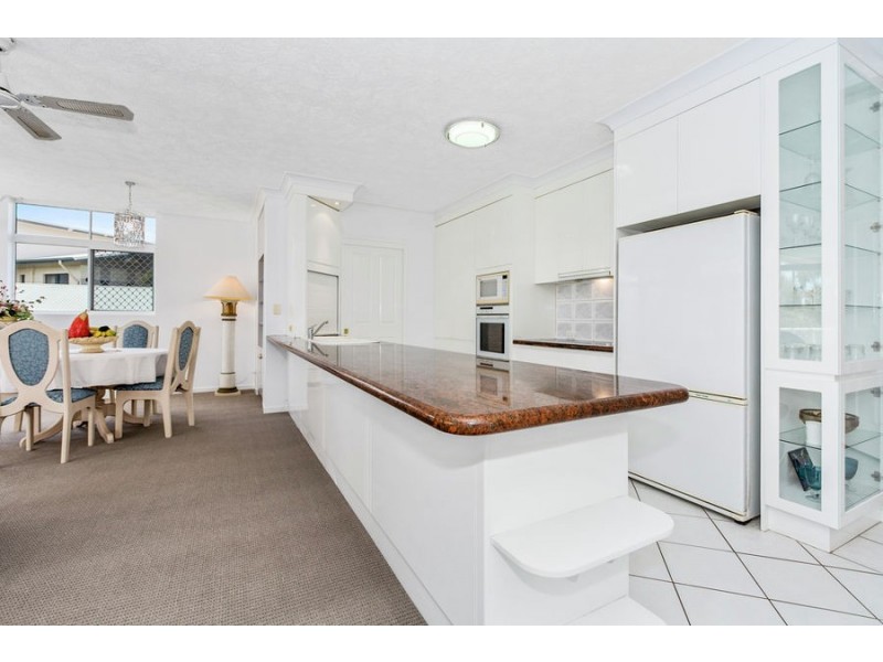 2/39-43 Tweed Street, Coolangatta QLD 4225