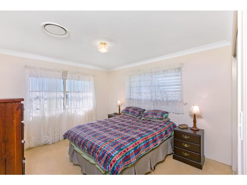 19 Oakland Parade, Banora Point NSW 2486