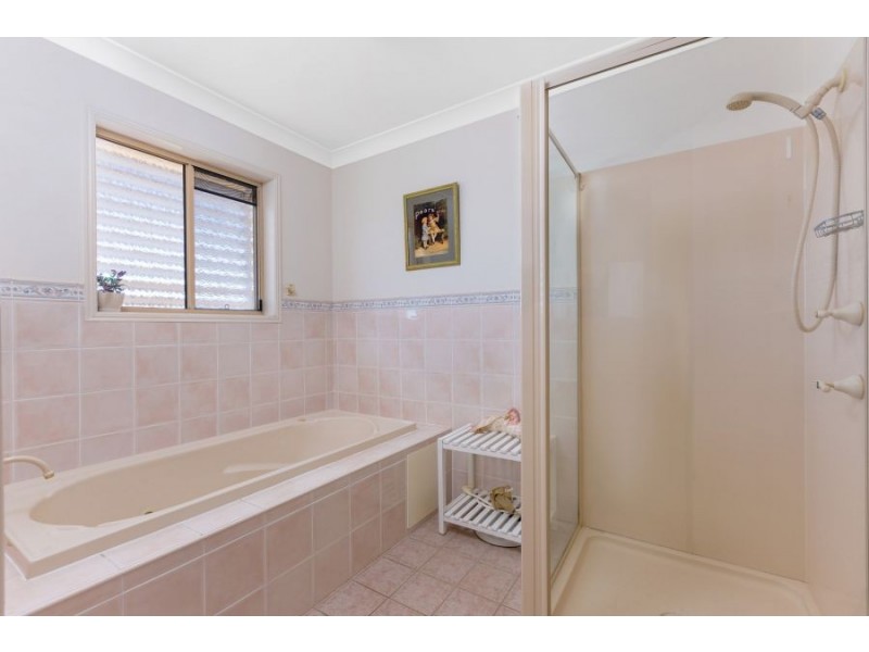 19 Oakland Parade, Banora Point NSW 2486