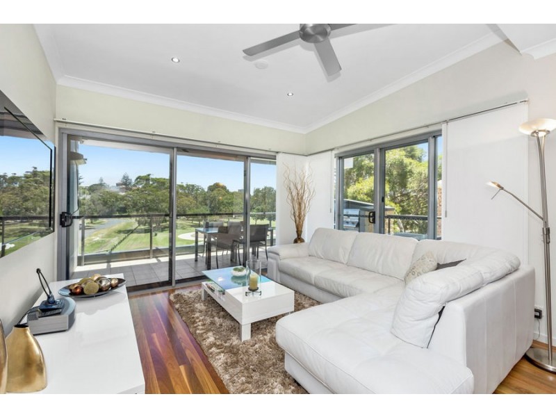 4/3 Carmichael Close, Coolangatta QLD 4225
