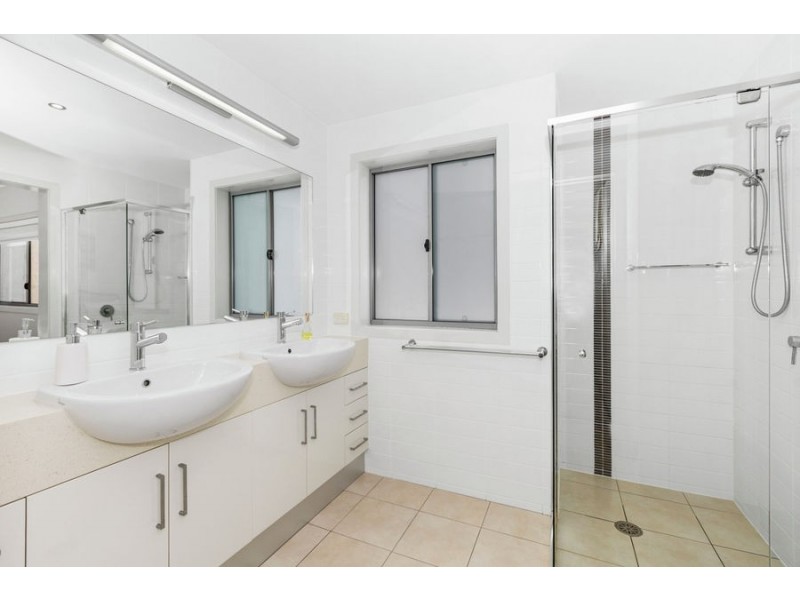 4/3 Carmichael Close, Coolangatta QLD 4225