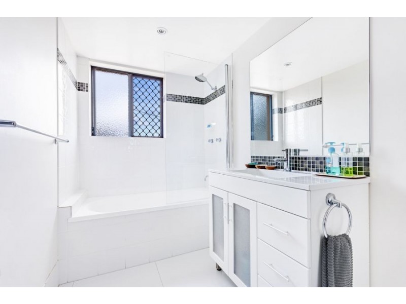 15/14 Miles Street, Kirra QLD 4225