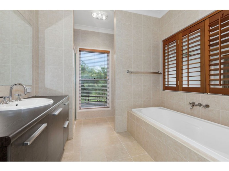 9 Robinsons Road, Piggabeen NSW 2486