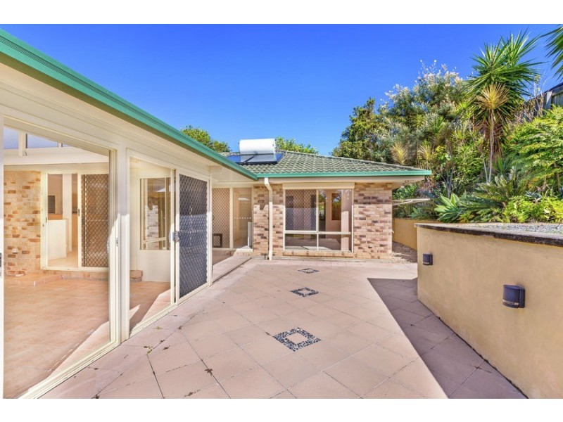 8 Grassmere Court, Banora Point NSW 2486