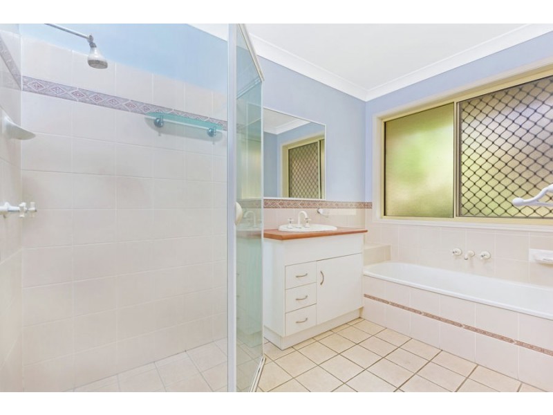 8 Grassmere Court, Banora Point NSW 2486