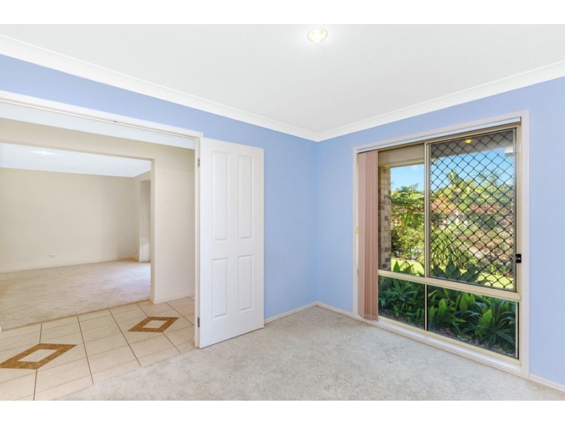 8 Grassmere Court, Banora Point NSW 2486