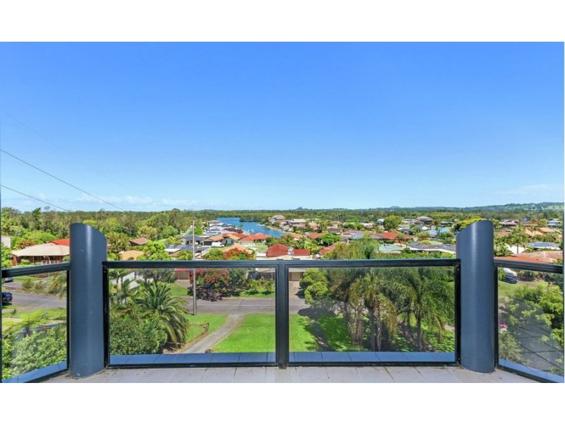 21 Mariners Crescent, Banora Point NSW 2486