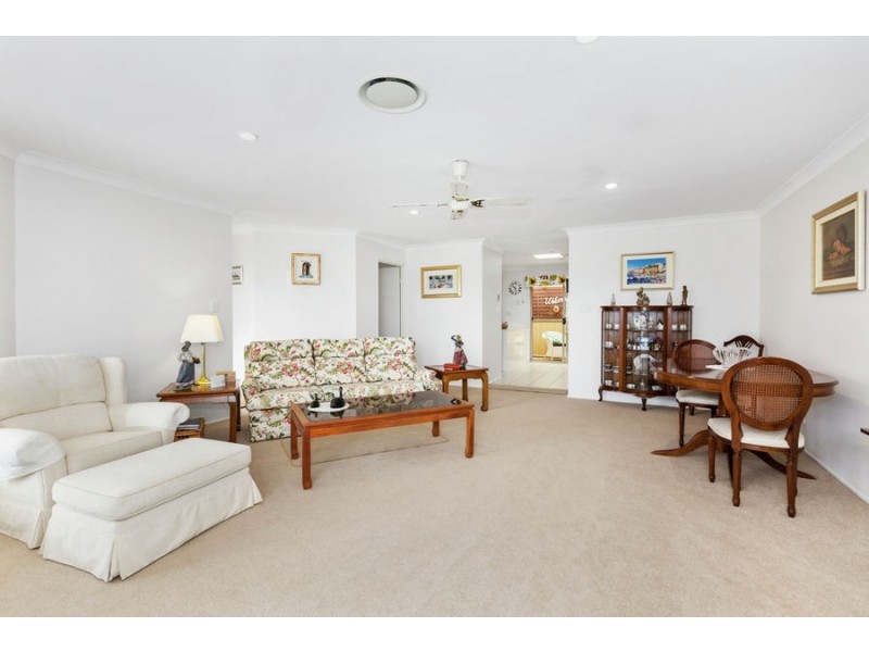 1/2 Paperbark Court, Banora Point NSW 2486