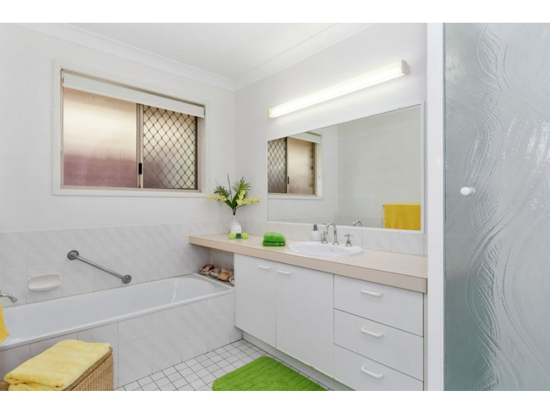 1/2 Paperbark Court, Banora Point NSW 2486