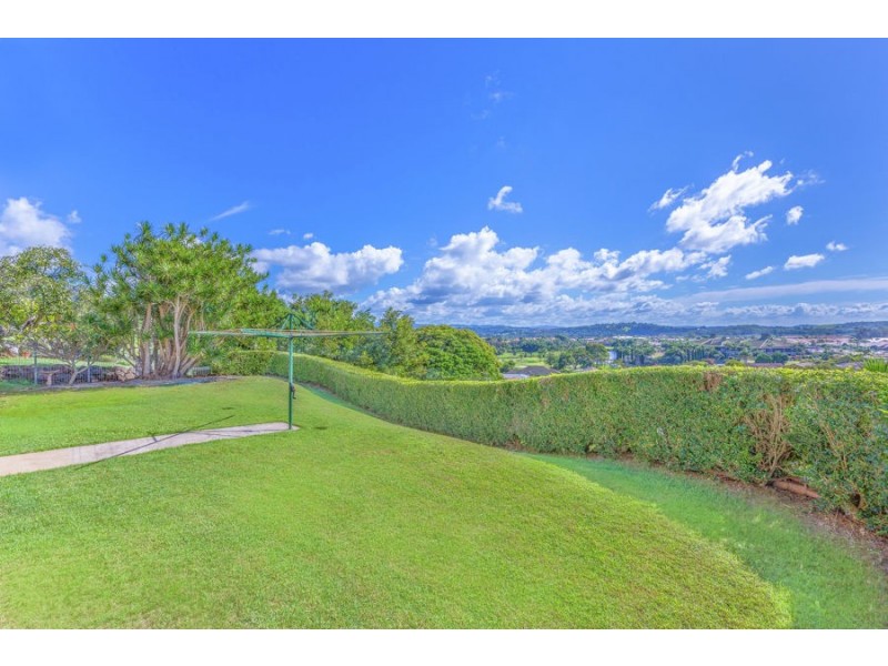 37 Castlecrag Avenue, Banora Point NSW 2486