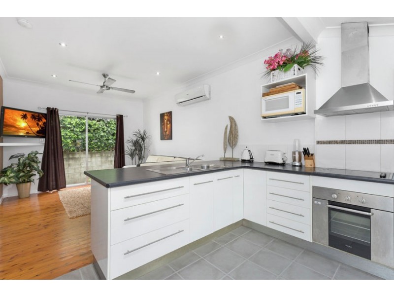 2/76 Dutton Street, Coolangatta QLD 4225