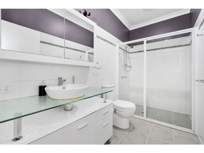 2/76 Dutton Street, Coolangatta QLD 4225