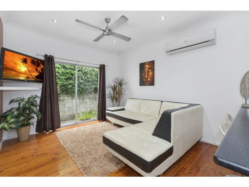 2/76 Dutton Street, Coolangatta QLD 4225