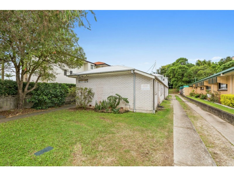 2/76 Dutton Street, Coolangatta QLD 4225