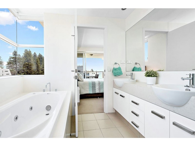 902/215 Boundary Street, Rainbow Bay QLD 4225