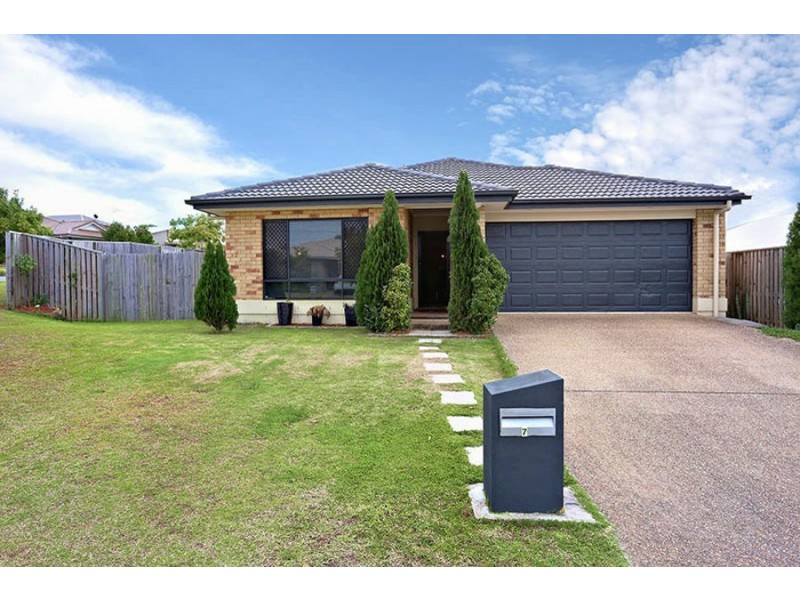 7 Bowerbird Crescent, Dakabin QLD 4503