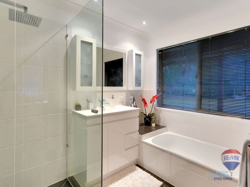 16 Omeo Grove, Karana Downs QLD 4306