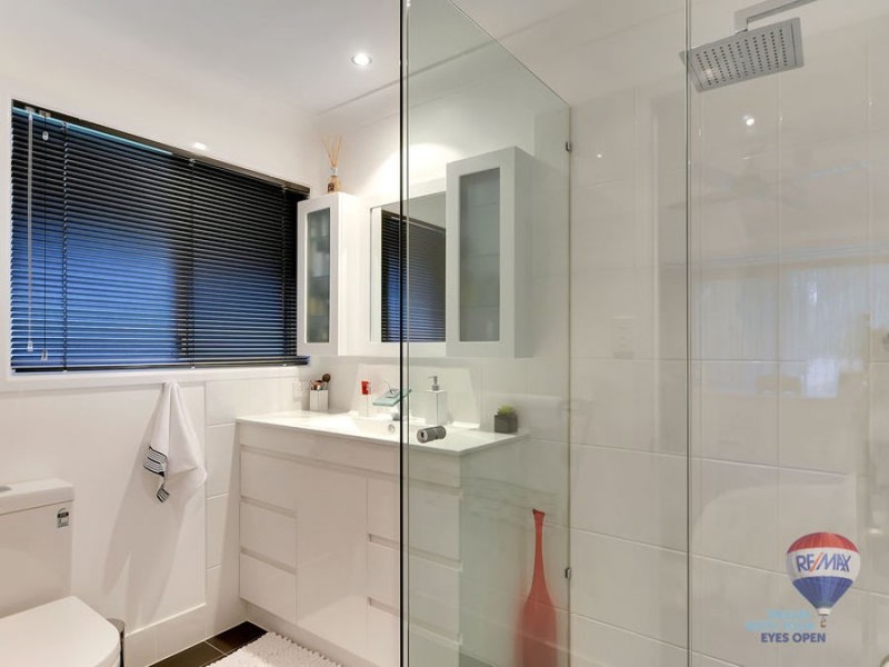 16 Omeo Grove, Karana Downs QLD 4306