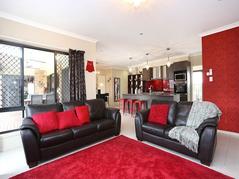 7 Bowerbird Crescent, Dakabin QLD 4503