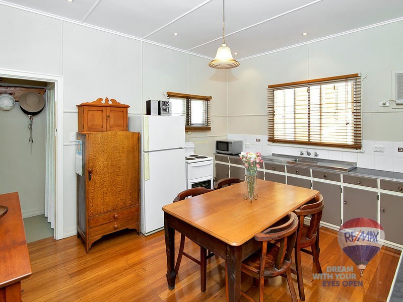 9 ROBERTS Street, North Ipswich QLD 4305