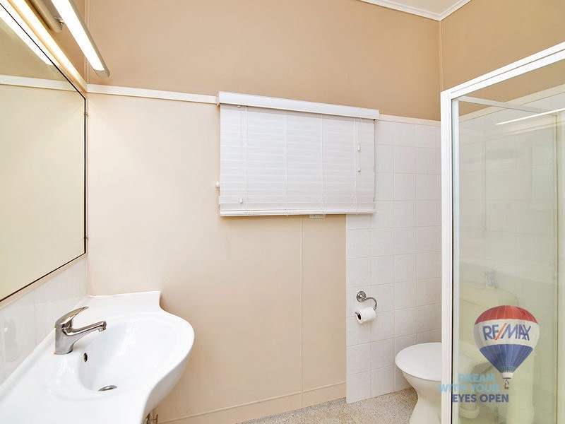 9 ROBERTS Street, North Ipswich QLD 4305