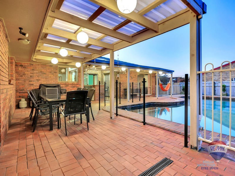 6 Truman Court, Stretton QLD 4116
