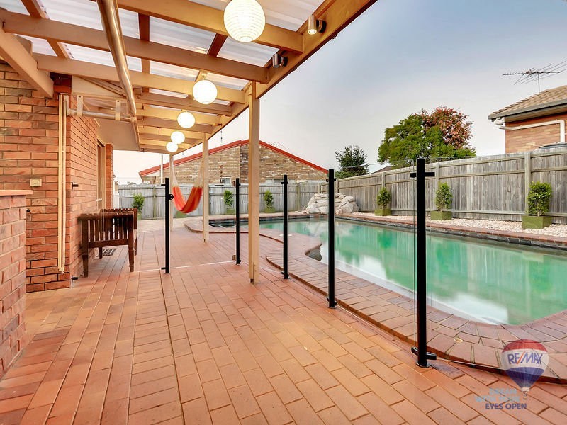6 Truman Court, Stretton QLD 4116