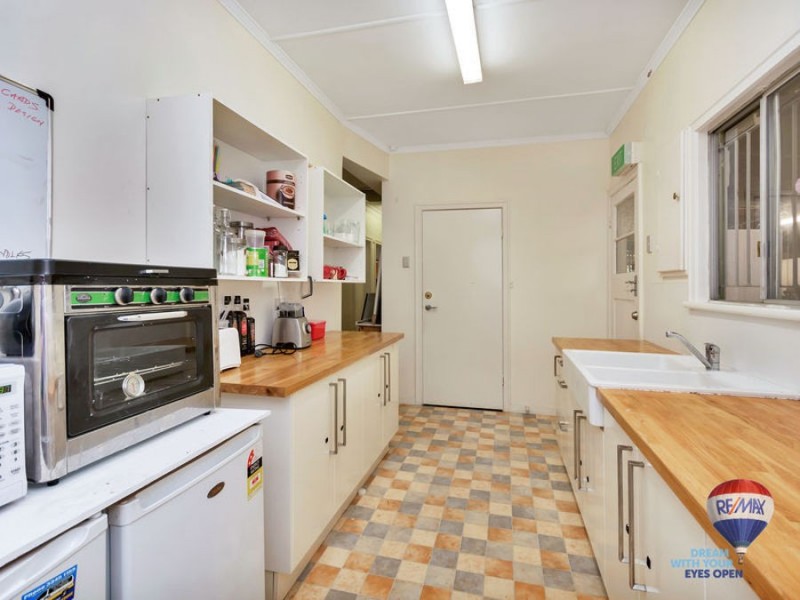 3 Hamilton Street, Booval QLD 4304