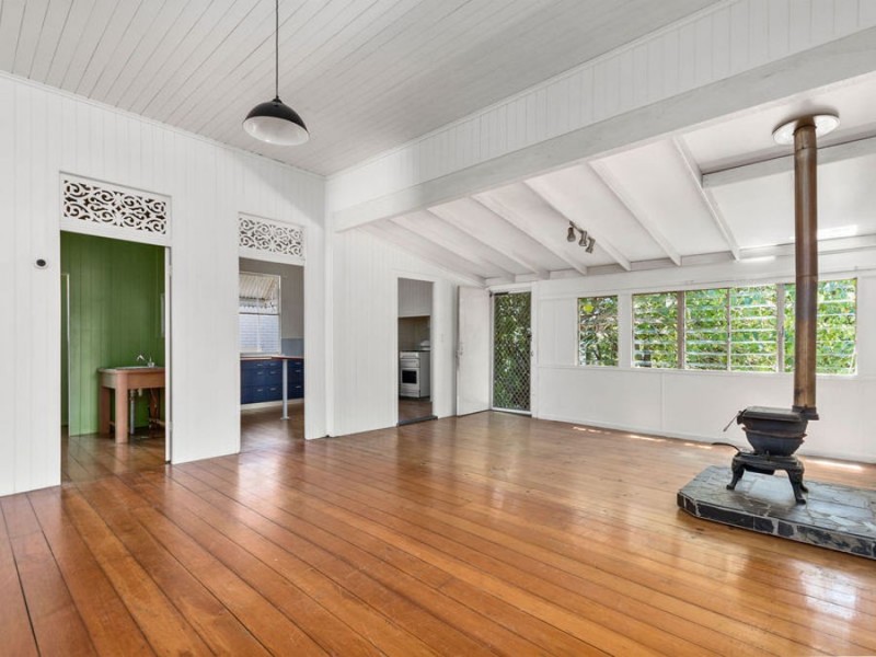 12 Blackstone Road, Newtown QLD 4305