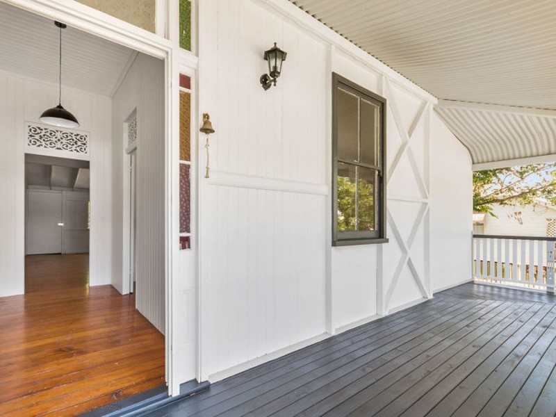 12 Blackstone Road, Newtown QLD 4305