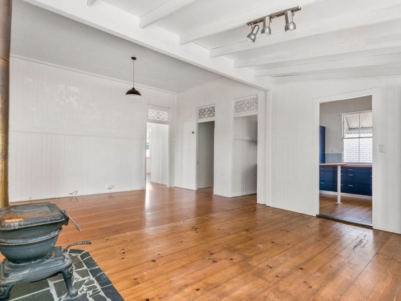 12 Blackstone Road, Newtown QLD 4305