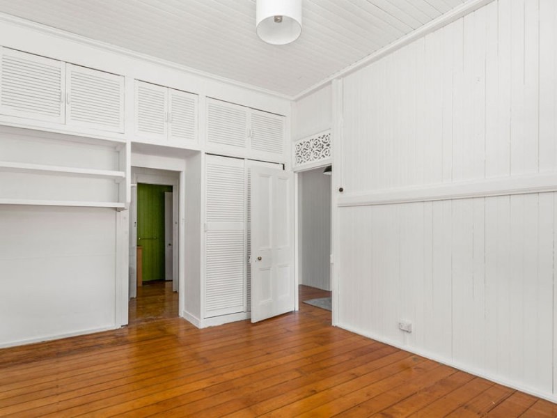 12 Blackstone Road, Newtown QLD 4305