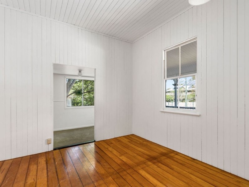 12 Blackstone Road, Newtown QLD 4305