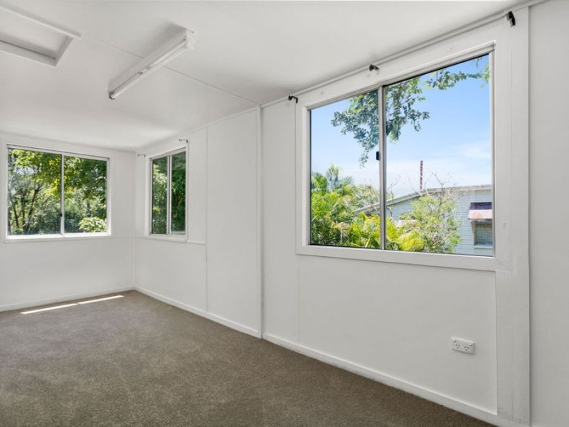 12 Blackstone Road, Newtown QLD 4305